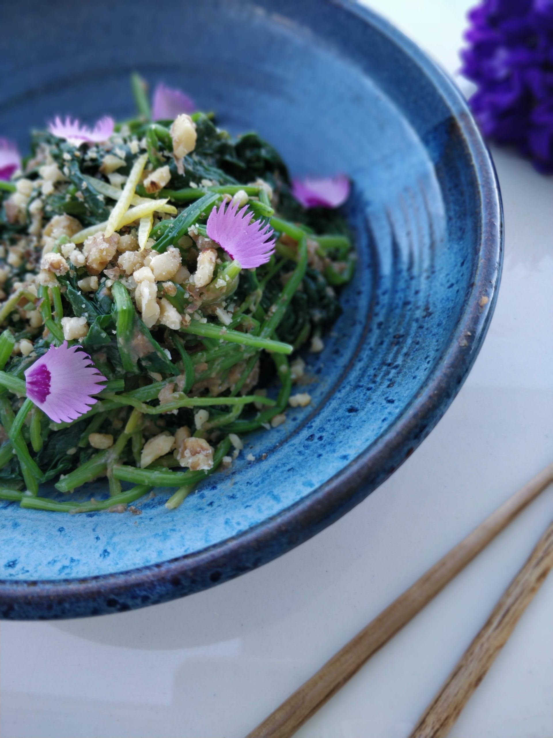 Spinach with Walnut Miso Sauce (ほうれん草のくるみ和え)